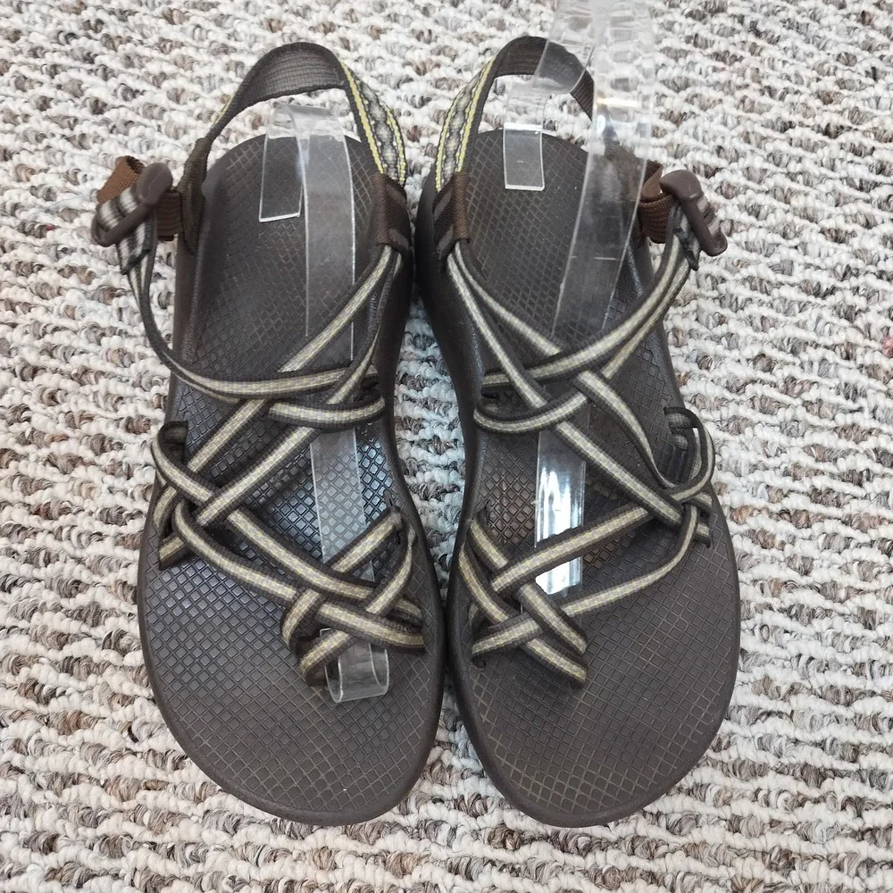 Chaco Cloud Sandals Athletic Hiking Sandals Toe Loop Brown